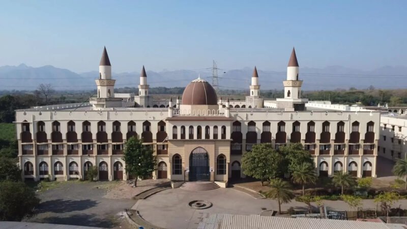 Jamia Islamia Ishatul Uloom Akkalkuwa
